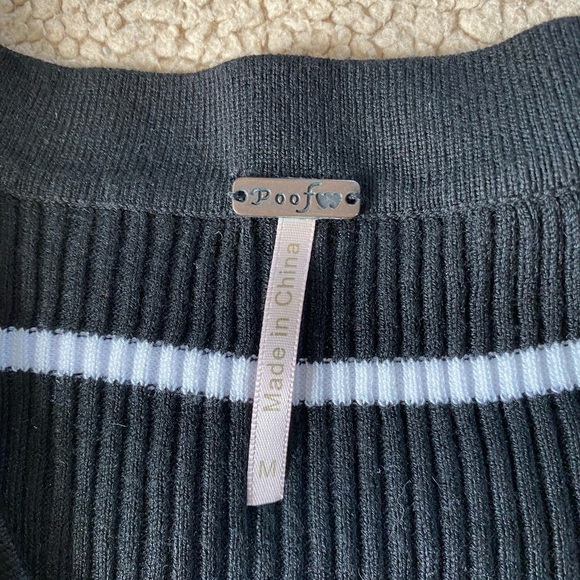 Poof Black and White Stripe V-Neck Lace Closure long Sleeves Top Size: Medium - Picture 7 of 9